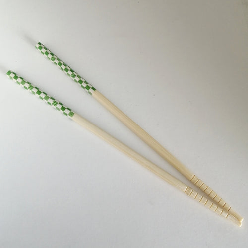 Japanske Bambus Hashi (Spisepinde) med Firkanter og Mønster i Grøn