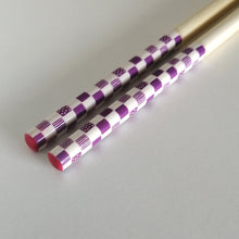 Indlæs billede til gallerivisning Japanske Bambus Hashi (Spisepinde) med Firkanter og Mønster i Lilla