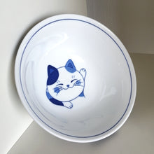 Indlæs billede til gallerivisning Stor Japansk Ramen Skål i Hvid med Kat i Blå