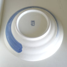 Indlæs billede til gallerivisning Rundt Japansk Fad med Hvid og Blå Glasur
