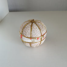 Indlæs billede til gallerivisning Vintage Japansk Temari Bold, Lille i Pink/Creme og Orange
