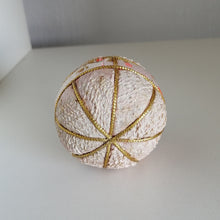 Indlæs billede til gallerivisning Vintage Japansk Temari Bold, Lille i Pink/Creme og Orange