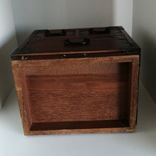 Indlæs billede til gallerivisning Lille Vintage Japansk Kommode med 3 Skuffer