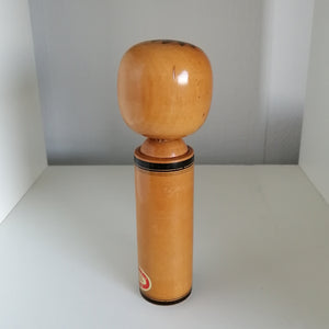 Vintage Japansk Kokeshi Dukke i Sort og Grå
