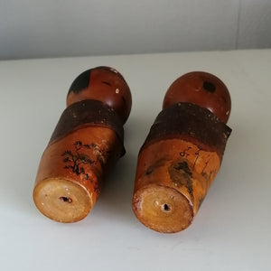 Japansk Kokeshi Dukke Sæt med Brun Bark, Landskab og Skrift