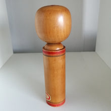 Indlæs billede til gallerivisning Vintage Japansk Kokeshi Dukke med Striber og Planter