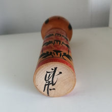 Indlæs billede til gallerivisning Vintage Japansk Kokeshi Dukke med Striber og Planter