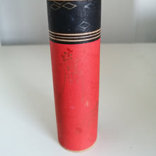 Indlæs billede til gallerivisning Vintage Mellem Kokeshi Dukke i Rød Kimono