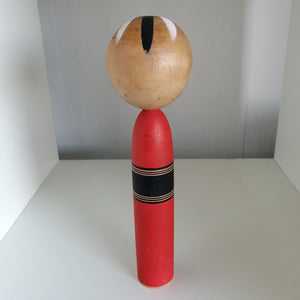 Vintage Mellem Kokeshi Dukke i Rød Kimono