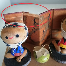 Indlæs billede til gallerivisning Vintage Kokeshi Dukke Par i Traditionelt Tøj
