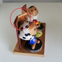 Indlæs billede til gallerivisning Vintage Kokeshi Dukke Par i Traditionelt Tøj