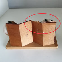 Indlæs billede til gallerivisning Vintage Kokeshi Dukke Par i Traditionelt Tøj
