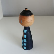 Indlæs billede til gallerivisning Vintage Kokeshi Dukke i Blå Kimono