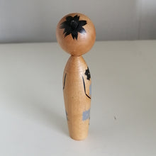 Indlæs billede til gallerivisning Vintage Japansk Kokeshi i Kimono med Sort Obi