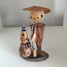 Indlæs billede til gallerivisning Vintage Kokeshi Dukke Par i med Hat