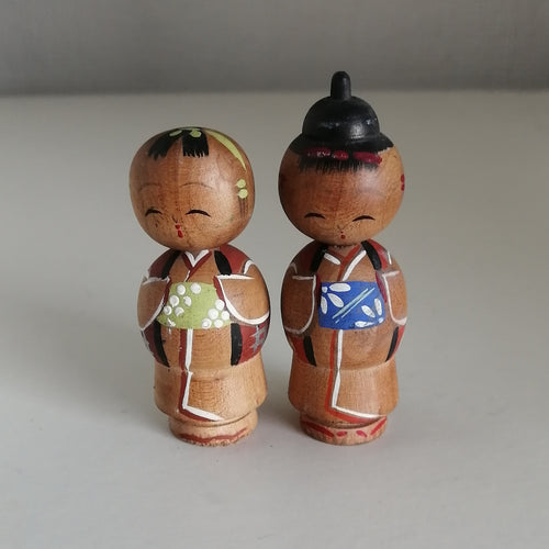 Kokeshi Dukke Par med Traditionelt Tøj og Obi
