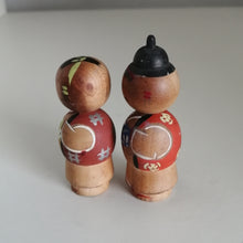 Indlæs billede til gallerivisning Kokeshi Dukke Par med Traditionelt Tøj og Obi