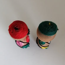 Indlæs billede til gallerivisning Retro Kokeshi Dukke Par med Garn