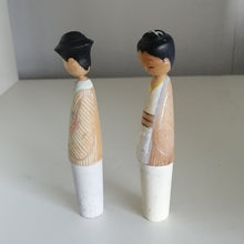 Indlæs billede til gallerivisning Vintage Japansk Kokeshi Dukke Par med Haori