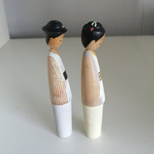 Indlæs billede til gallerivisning Vintage Japansk Kokeshi Dukke Par med Haori
