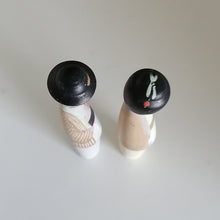 Indlæs billede til gallerivisning Vintage Japansk Kokeshi Dukke Par med Haori