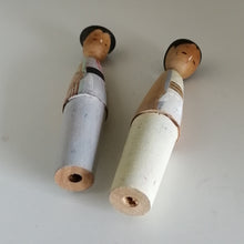 Indlæs billede til gallerivisning Vintage Japansk Kokeshi Dukke Par med Haori
