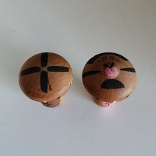 Indlæs billede til gallerivisning Kokeshi Dukke Søskendepar i Pink og Brun
