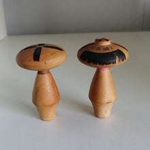 Indlæs billede til gallerivisning Kokeshi Dukke Søskendepar i Pink og Brun