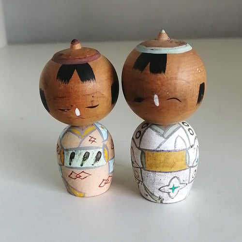 Kokeshi Dukke Par med Traditionelt Tøj