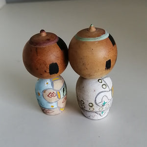 Kokeshi Dukke Par med Traditionelt Tøj