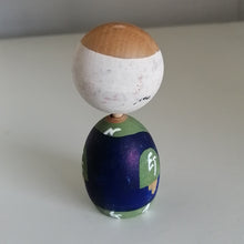 Indlæs billede til gallerivisning Vintage Japansk Kokeshi i Grøn Kimono