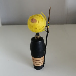 Retro Kokeshi Dukke, Afrikansk Stil med Garn