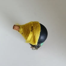 Indlæs billede til gallerivisning Retro Kokeshi Dukke, Afrikansk Stil med Garn