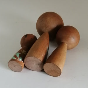 Lille Kokeshi Sæt i Beige med Blomster