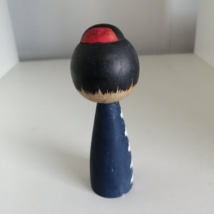 Vintage Kokeshi Dukke i Mørkeblå Kimono
