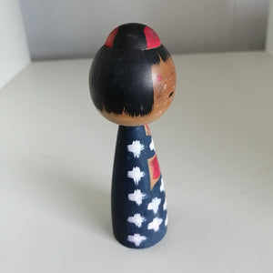 Vintage Kokeshi Dukke i Mørkeblå Kimono