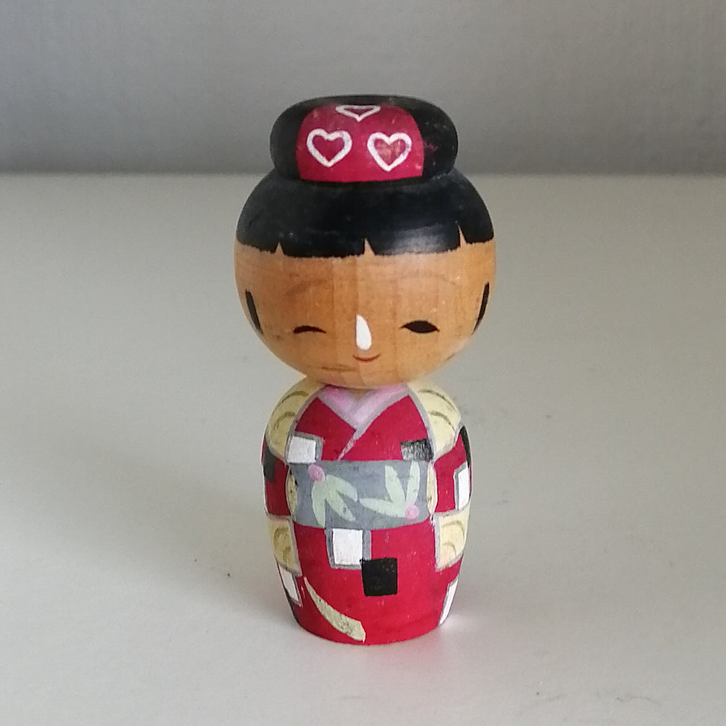 Vintage Kokeshi Dukke i Rød Kimono og med Haori