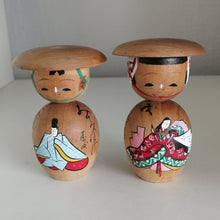 Indlæs billede til gallerivisning Kokeshi Dukke Par med Billede og Hat