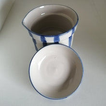 Indlæs billede til gallerivisning Mellem Japansk Bonbonniere i Knækket Hvid med Blå Striber (Med fejl, #1)