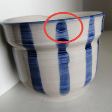 Indlæs billede til gallerivisning Mellem Japansk Bonbonniere i Knækket Hvid med Blå Striber (Med fejl, #1)
