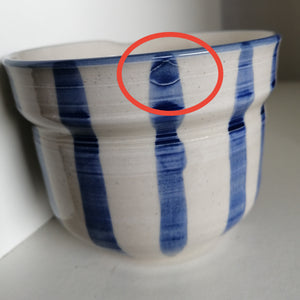 Mellem Japansk Bonbonniere i Knækket Hvid med Blå Striber (Med fejl, #1)