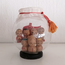 Indlæs billede til gallerivisning Vintage Japanske Kokeshi Dukker i Glas