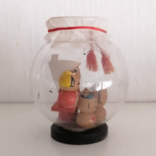 Indlæs billede til gallerivisning Vintage Japanske Kokeshi Dukker i Glas