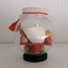 Indlæs billede til gallerivisning Vintage Japanske Kokeshi Dukker i Glas