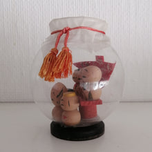 Indlæs billede til gallerivisning Vintage Japanske Kokeshi Dukker i Glas