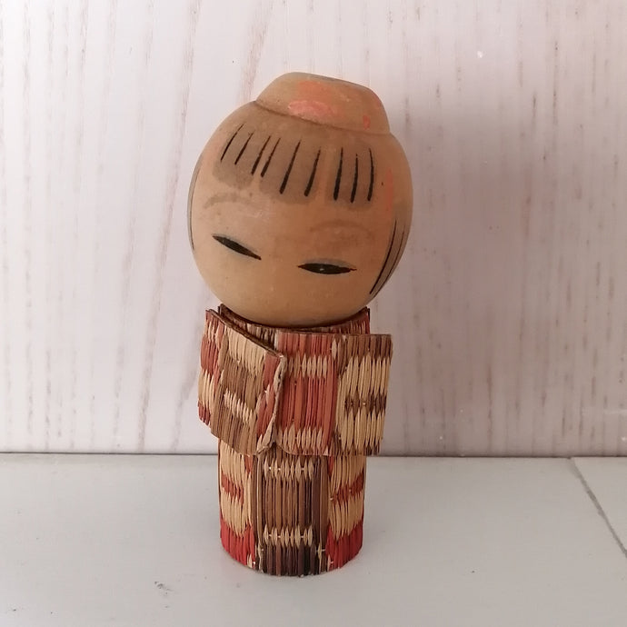 Japansk Kokeshi Dukke med Stråkjole