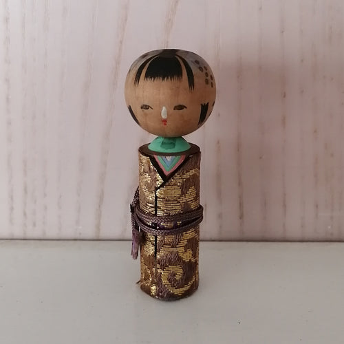 Japansk Kokeshi Dukke med Kimono og Bælte