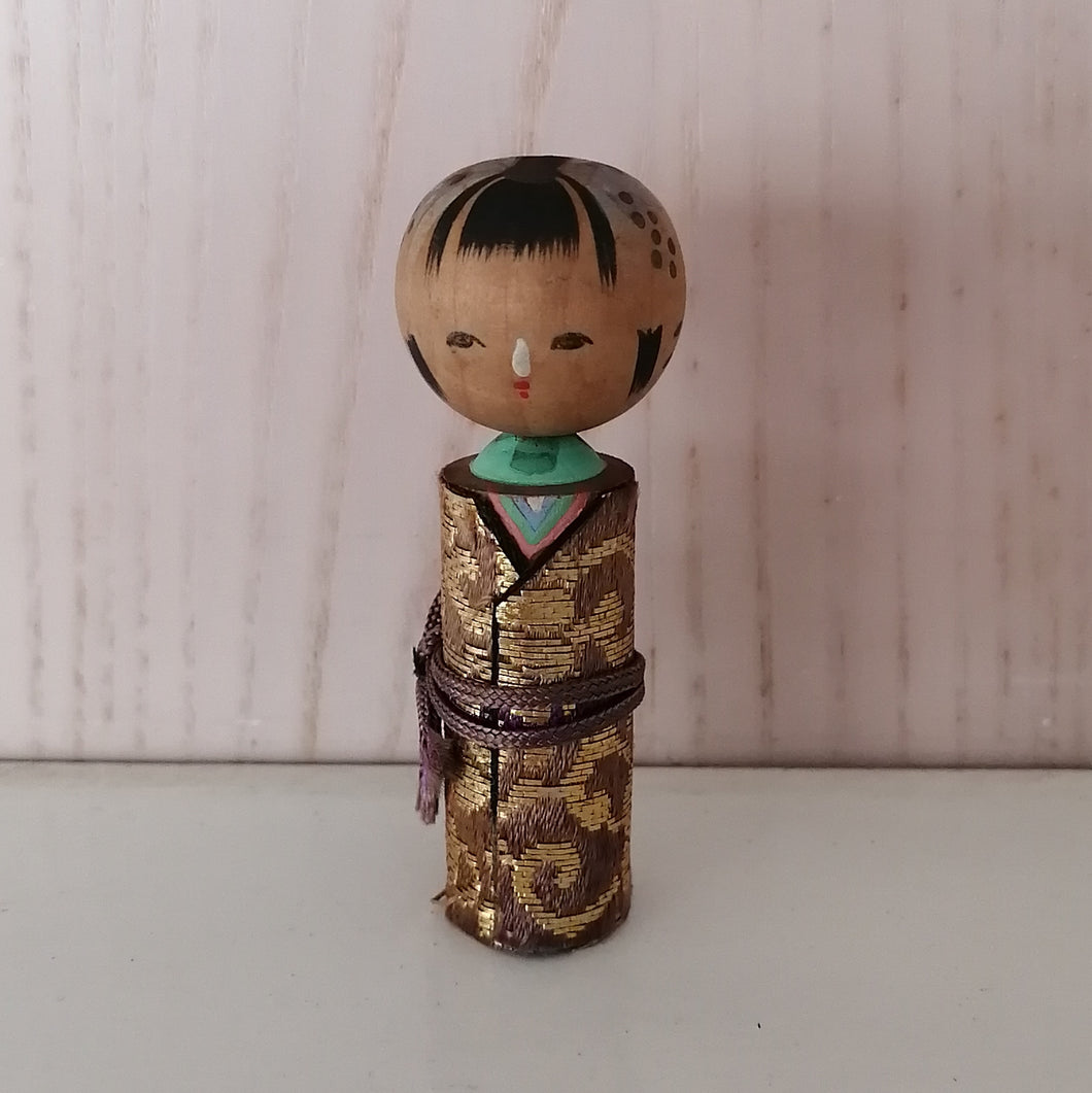 Japansk Kokeshi Dukke med Kimono og Bælte