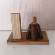 Indlæs billede til gallerivisning Japansk Figur med Skilt