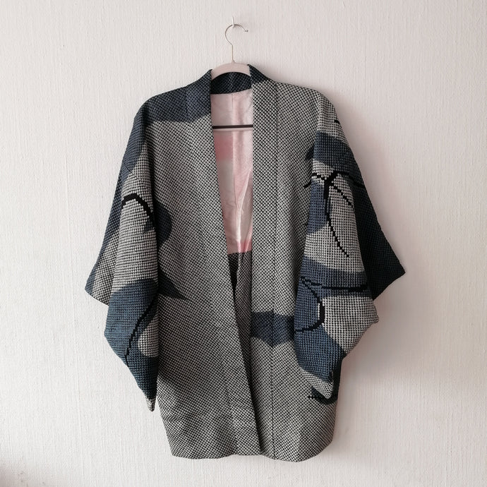 Vintage Japansk Haori Jakke i Hvid og Sort med Shibori